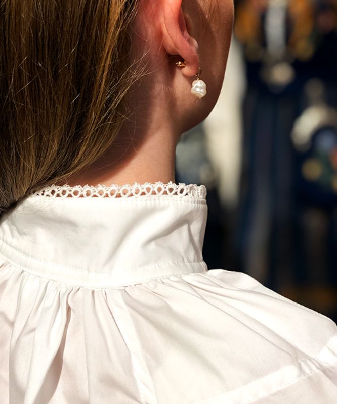 Strykefri Bunadskjorte dame, med nupperelle