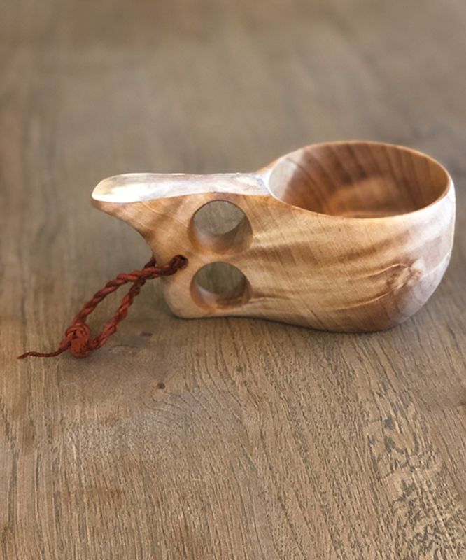 Turkopp med to hull og reinsdyrbein på hanken