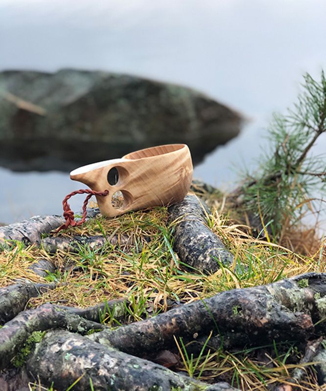 Turkopp med to hull og reinsdyrbein på hanken