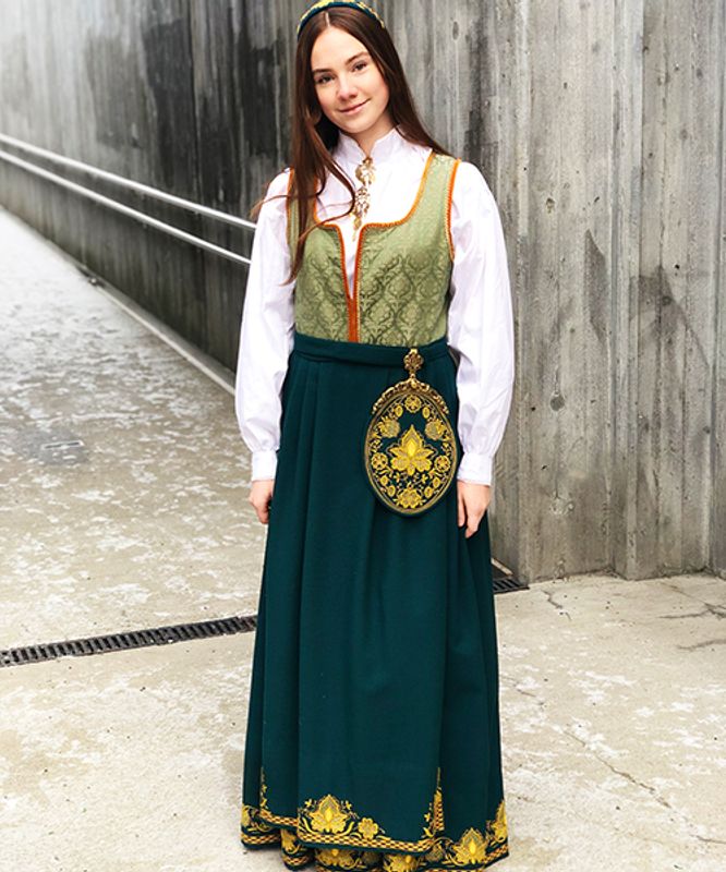 Sjøgrønn Romeriksbunad L55